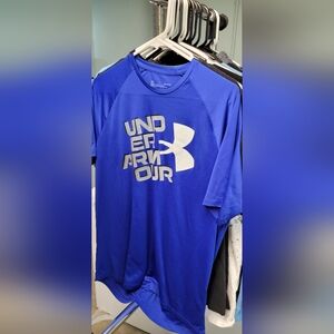 Men's Medium Under Armour Dry Fit Short Sleeve Shirt EUC